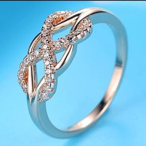 Gold Celtic Knot Diamonds Ring